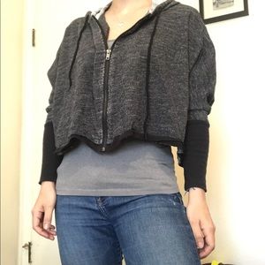 ⭕️2/20 Urban outfitters  cropped hoodie